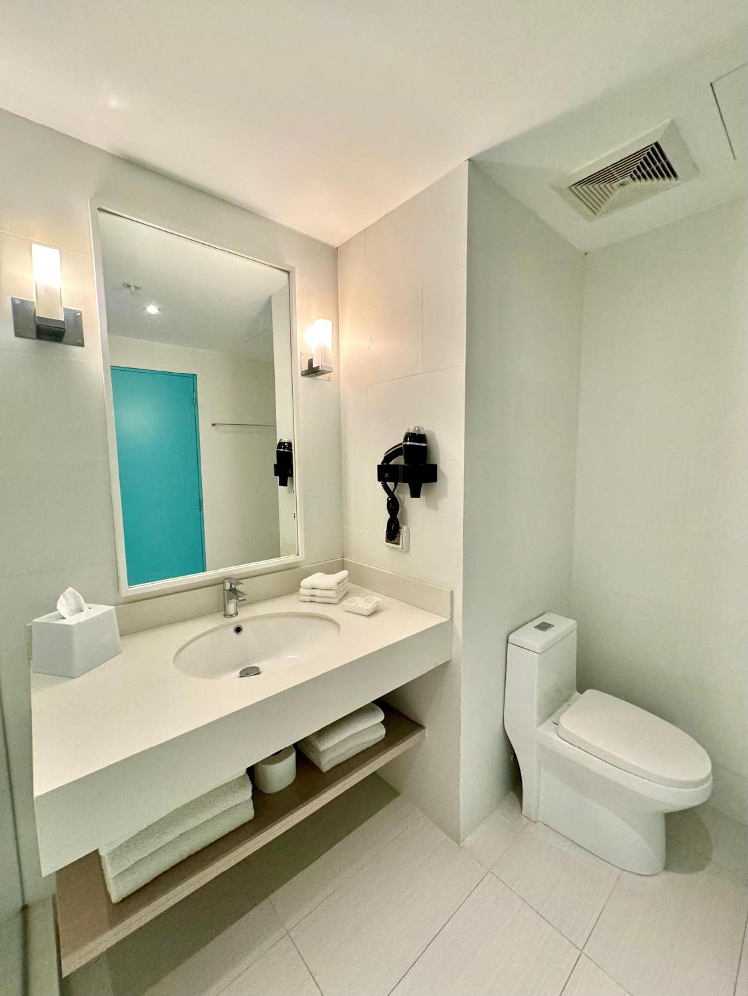 Hotel Bth Rebel Tacna Extérieur photo